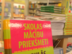 Mācību grāmatas. Foto - Edijs Pālens, LETA