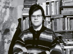 Reinis Pelle Karlsons (1993) ir dzejnieks. Publikācijas žurnālos Žoklis un Strāva, portālā Punctum u. c. Strādā pie pirmā krājuma.