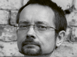 Māris Salējs (1971) — latviešu dzejnieks, atdzejotājs, literatūrzinātnieks, piecu dzejas krājumu autors. Šai publikācijai izvēlēti dzejoļi no sestā krājuma manuskripta.