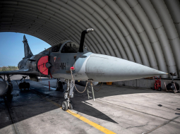 Francija beidzot piegādājusi Ukrainai pirmos iznīcinātājus Mirage 2000, paziņoja Francijas aizsardzības ministrs Sebastjēns Lekornī. Foto – Scanpix
