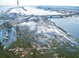 Barikāžu ugunskuri pie Latvijas televīzijas ēkas Zaķusalā 1991. gada janvārī
