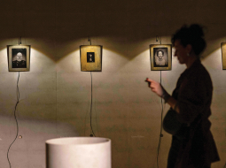 Māra Ločmeļa multimediālajā izstādē Redzēt laiku. Publicitātes foto