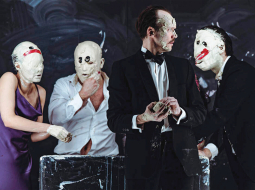 Galvenā varoņa Frenka lomā Arturs Krūzkops (priekšplānā).