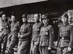 Latviešu leģiona 15. divīzijas 34. kājnieku pulka virsnieku grupa Bardovo apkārtnē Krievijā 1944. gada aprīlī