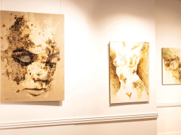 Zojas Golubevas un Denisa Evinsa izstādē It kā mums nebūtu, no kā bīties. Publicitātes foto