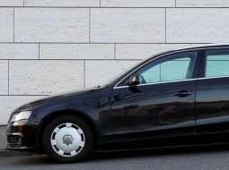 https://pixabay.com/photos/audi-a4-avant-combi-black-car-1203738/