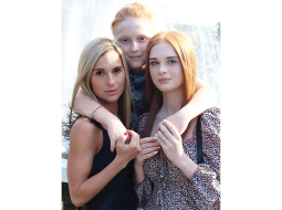 Irina Kučerenko ar dēlu Arturu un meitu Ļeru.