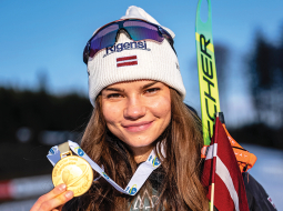 Izcīnot 1. vietu pasaules junioru čempionāta sprintā.