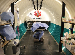 Ogļrūpniecības un tērauda ieguves uzņēmums Metinvest aizsardzībai un humānajam atbalstam atvēlējis aptuveni 172 miljonus eiro, tajā skaitā būvējot frontes hospitāļus un komandpunktus. Foto no uzņēmuma arhīva