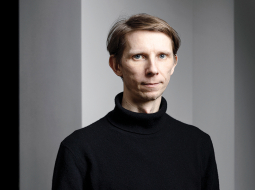 Jonass Sildre: Mēs parasti sēdējām pie galda, es viņiem rādīju, kas man ir gatavs, viņi [Perts un viņa sieva] komentēja, vai tas, ko esmu izveidojis, atbilst patiesībai.