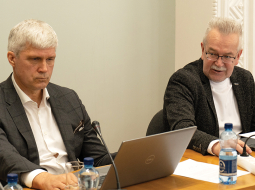 Aleksandrs Bartaševičs un Jānis Tutins 10. aprīļa Rēzeknes domes sēdē.