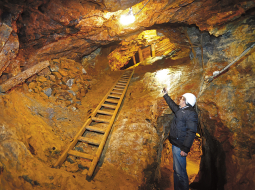 Kalnrūpniecība Harca kalnu reģionā Saksijā-Anhaltē aizsākās aptuveni 1400. gadā. Par kalnraču darbu pazemē 17.—19. gadsimtā var uzzināt Glāzebahas raktuvēs izveidotajā muzejā. Foto — Matthias Bein/DPA/Picture-Alliance/Scanpix/LETA