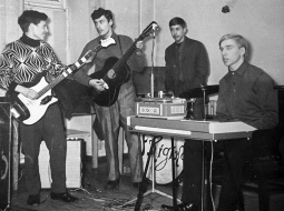 Grupa Frigika 60. gadu beigās. Daļa no viņiem 70. gadu sākumā emigrēja, kad ebrejiem rādās iespēja pamest PSRS.