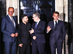 Tiekoties Londonā, Lielbritānijas, Francijas un Vācijas līderi un Ukrainas prezidents Volodimirs Zelenskis vienojušies iestāties par pieciem nosacījumiem, kas jāievēro, lai panāktu «taisnīgu un ilgstošu» vienošanos par kara ar Krieviju izbeigšanu. Piemēram, pašreizējai frontes līnijai jābūt sarunu sākumpunktam, robežas nedrīkst mainīt ar spēku, un ir pilnībā jāievēro Ukrainas suverēnās tiesības veidot alianses, arī ar NATO.