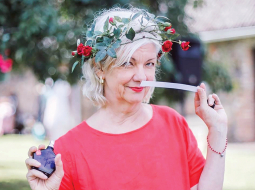 Marika Rozenberga zināšanās par smaržām dalās ne tikai pašas veidotā blogā un Instagram profilā, bet arī dažādās meistarklasēs. Foto — Sandra Garanča