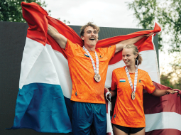 «Mēs mēģinām tikt ārā no dārza un pagalma spēles krātiņa un kļūt par nopietnu sporta veidu. Vēl pirms četriem gadiem faktiski nebija tiesnešu. Tas tagad attīstās,» stāsta Aleksandrs Juška. «Taču sacensības norit draudzīgi, mums nav pat grūstīšanās.» Foto — IG @vers_usphoto