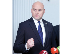 Ministru prezidents Andris Kulbergs pēc tikšanās ar Valsts prezidentu Rīgas pilī 6. oktobrī.